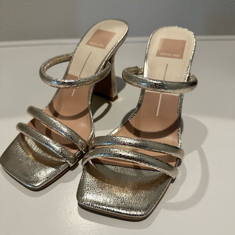 Dolce Vita Heels in gold